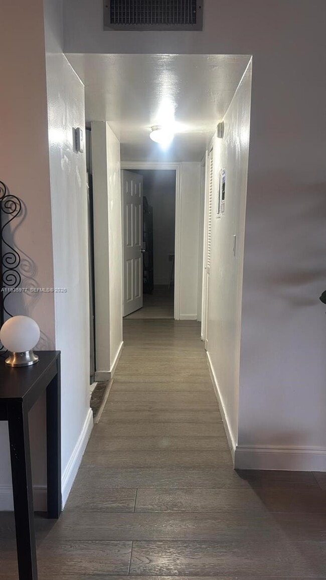 Building Photo - 8897 Fontainebleau Blvd