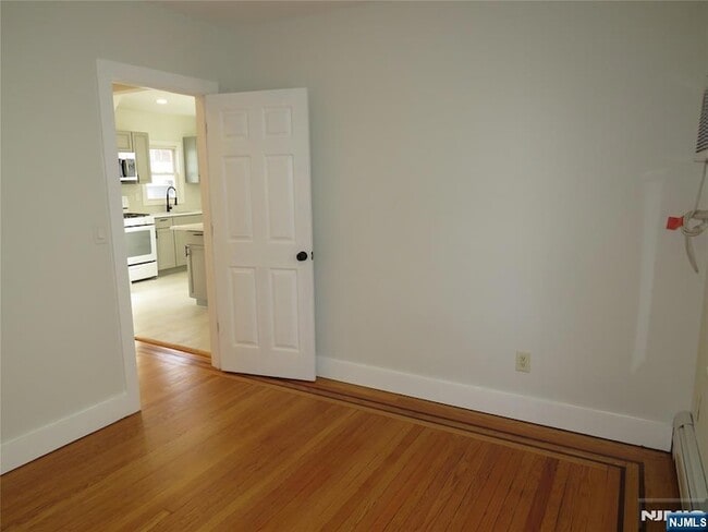 Building Photo - 8 Louis St