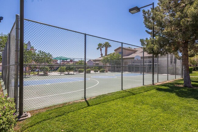 Building Photo - Comfortable Living Near City Conveniences!