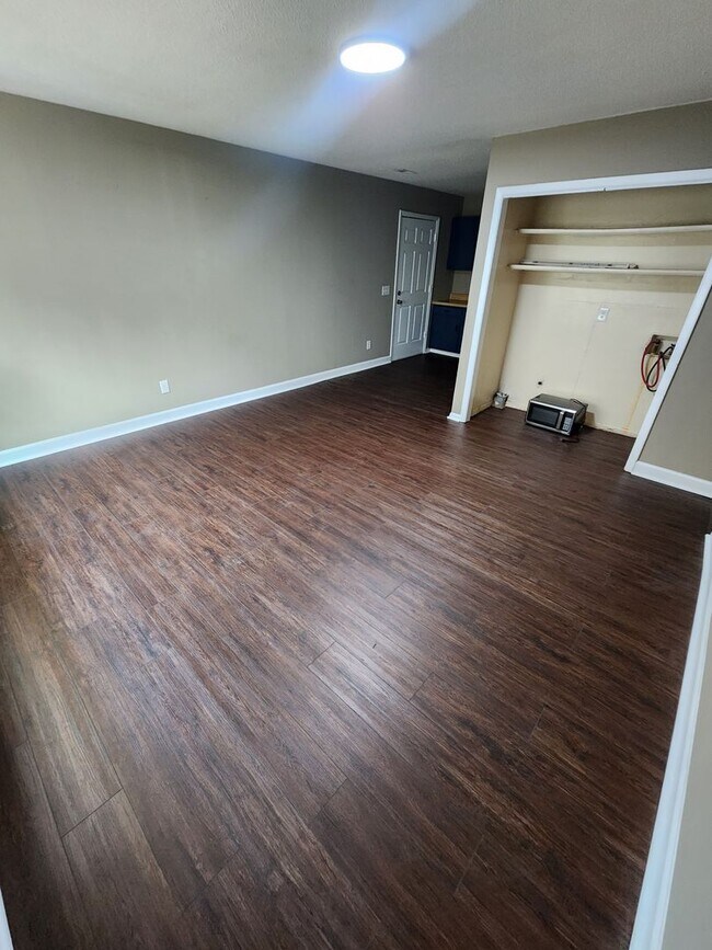 Building Photo - 314 Brookside Dr