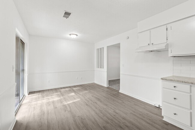 Building Photo - Charming 3 Bedroom, 2 Bathroom house