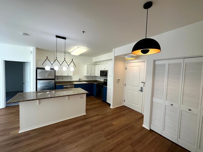 Building Photo - Gorgeous Spacious 2 Bedroom - 2 bath Condo with parking in Little Tokyo