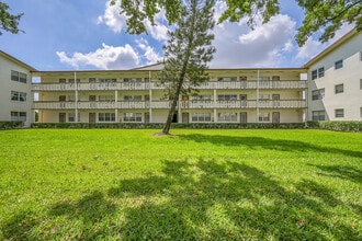 Building Photo - 1043 Cornwall C