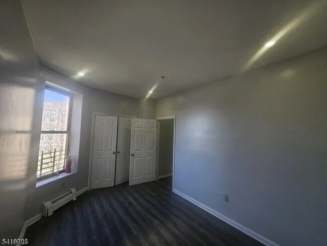 Building Photo - 150 Broad St