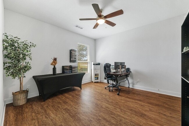 Building Photo - 104 Rolling Hills Ct