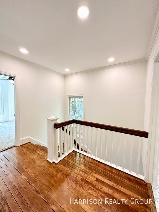 Building Photo - Beautifully Renovated Home In Historic Boy...