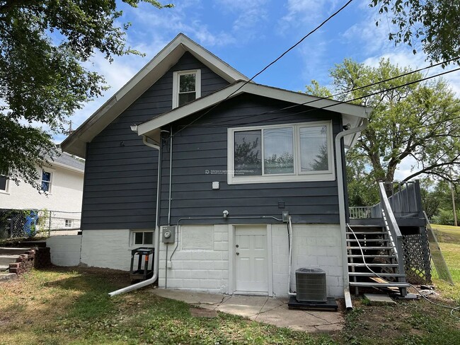 Building Photo - 6006 S 20th Ave