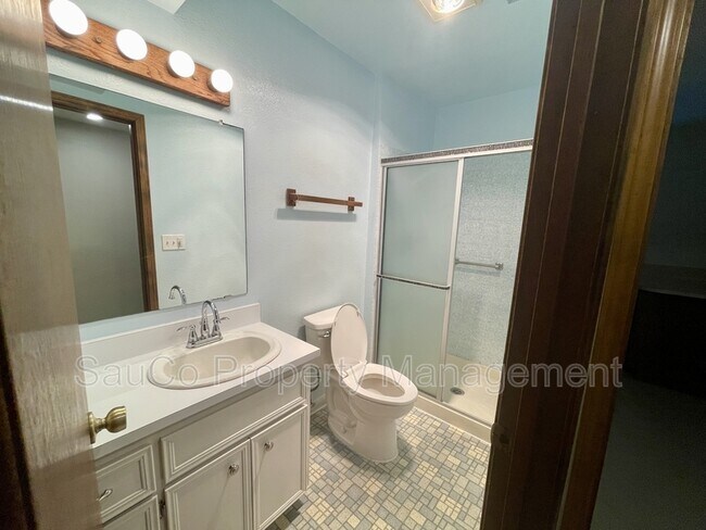 Building Photo - 324 SE 30th Ave