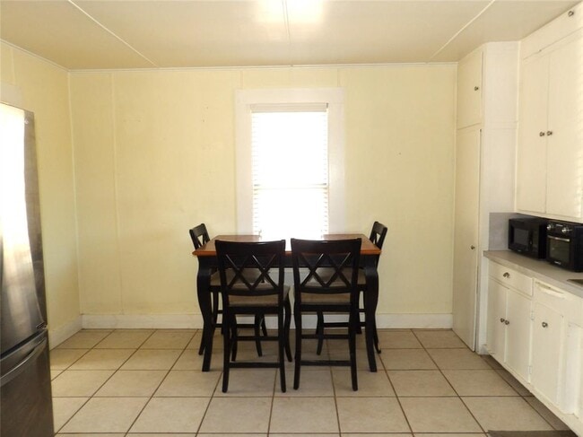 Building Photo - 459 E Commerce St