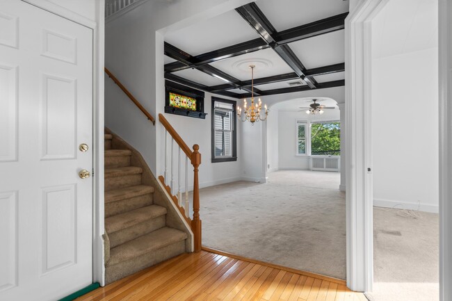 Building Photo - 31 E 40th St