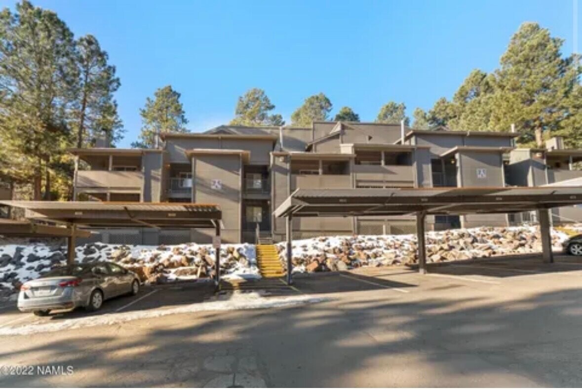 Building Photo - 1385 W University Ave