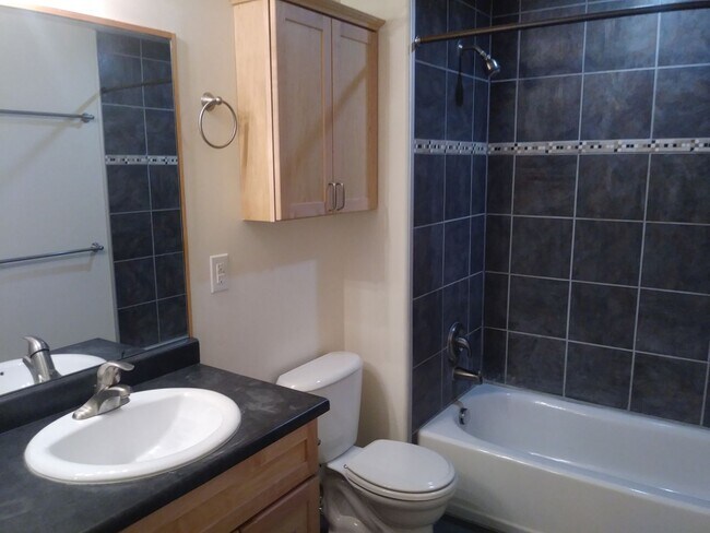 Building Photo - Gorgeous 5 Bedroom 3 Bathroom home in Lehi