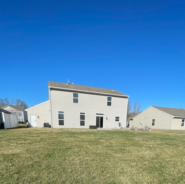 Building Photo - Beautiful 4 Bedroom Single Family Home - Harrison School District