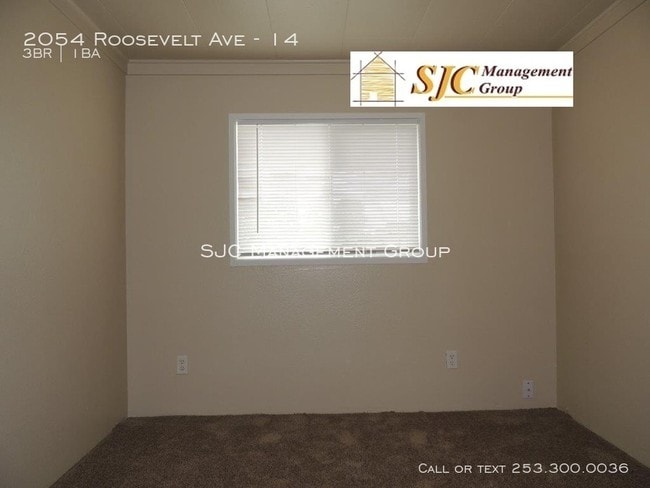 Building Photo - 2054 Roosevelt Ave
