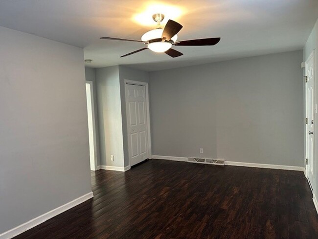 Building Photo - Welcome to this 3 bedroom, 1.5 bathroom to...