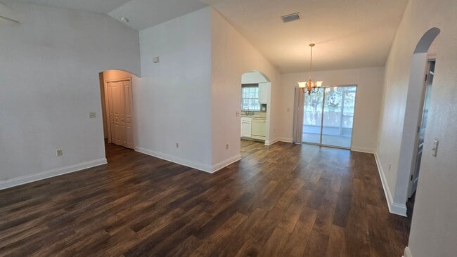 Building Photo - 3 Bed, 2 Bath, 2 Car garage in The Groves at Baytree Community