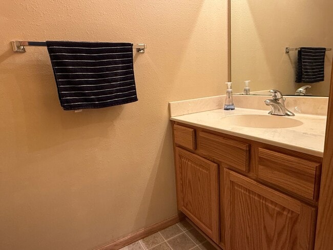 Building Photo - 2 Bed Plus LOFT - Great Location