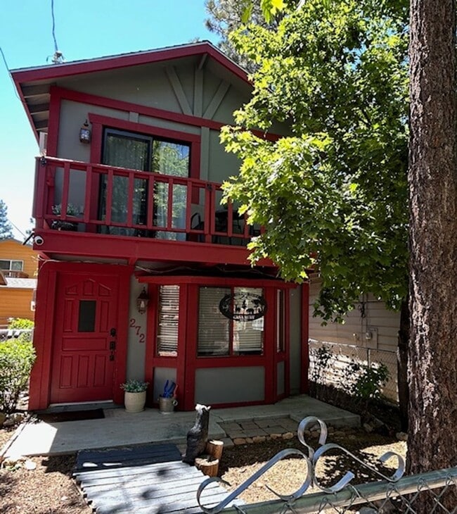 Building Photo - 272 Imperial Ave