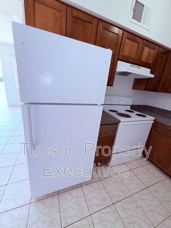 Building Photo - 5752 S Park Ave