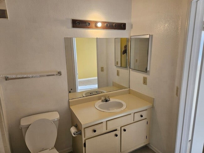 Building Photo - 3300 Pinewalk Dr N