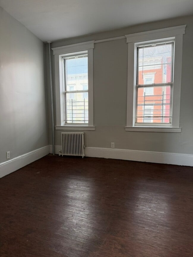 Building Photo - 13 N Bond St