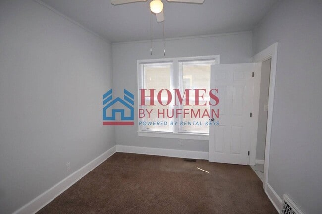 Building Photo - Two Bedroom House