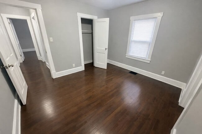 Building Photo - 1422 N Limestone