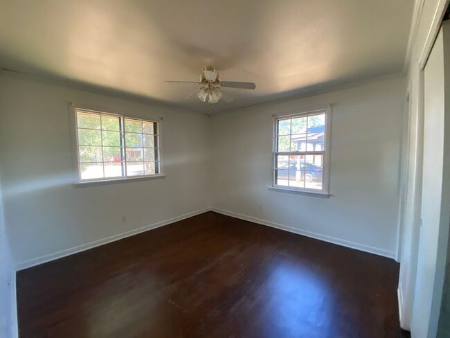 Building Photo - 1202 Oakdale St