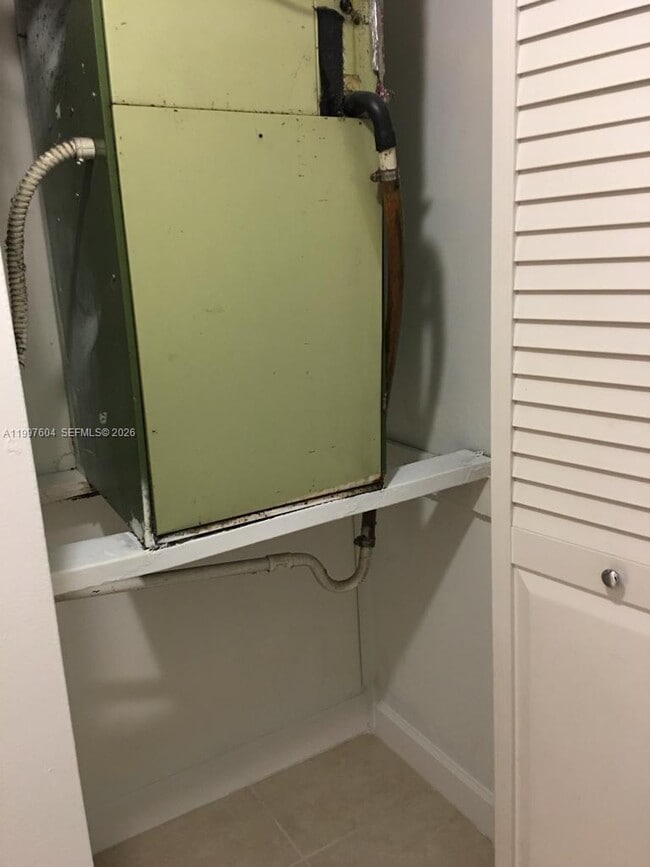 Building Photo - 9375 Fontainebleau Blvd