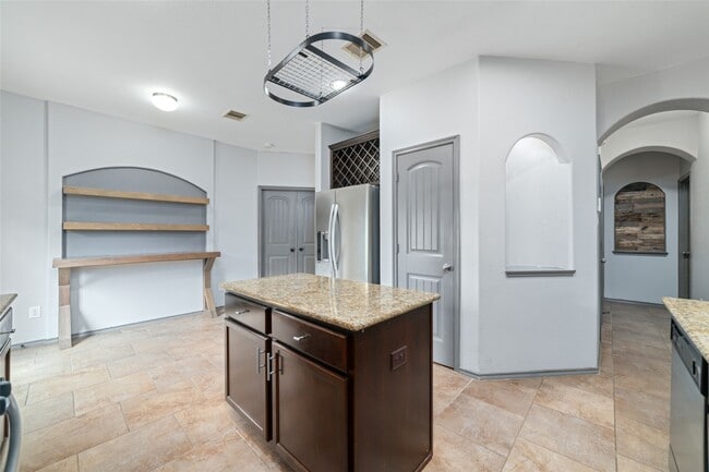 Building Photo - 5115 Whitebridge Ln