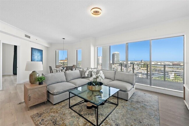 Building Photo - 449 S 12th St