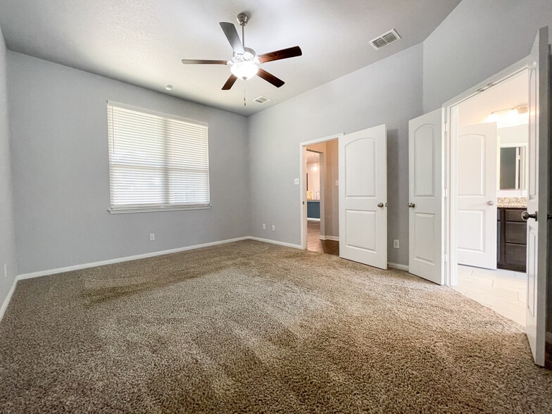 Building Photo - 10265 Driskill Dr