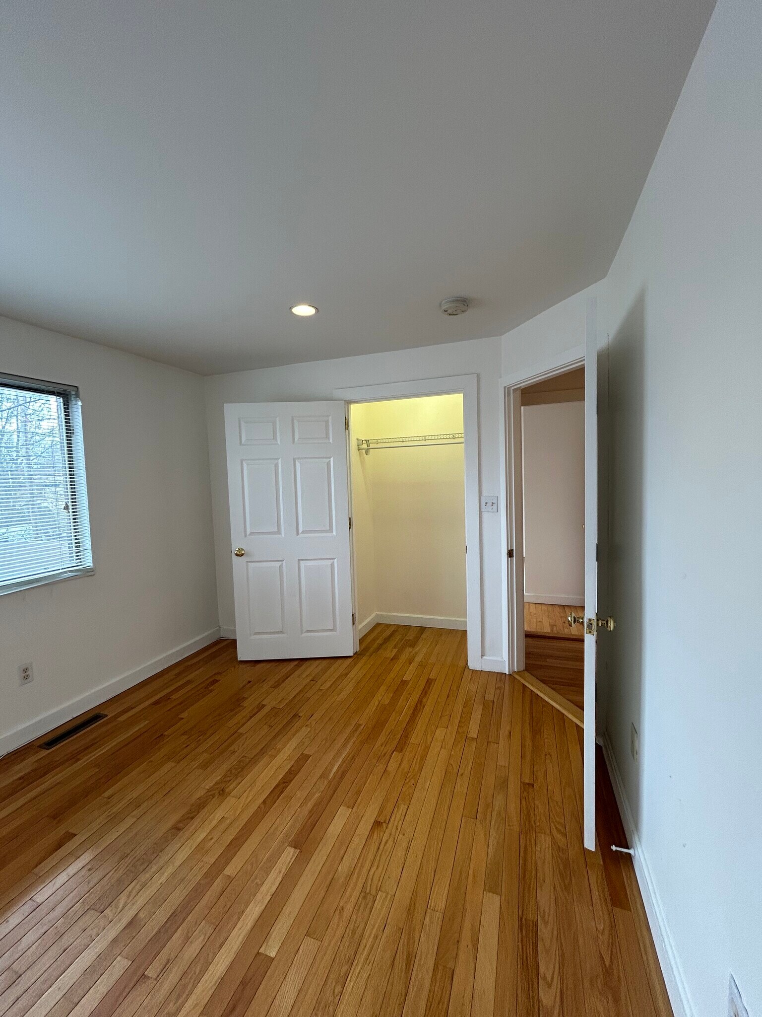 Building Photo - 22 Broadlawn Park