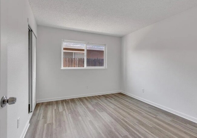 Building Photo - Beautiful 3/2 duplex in Citrus Heights!
