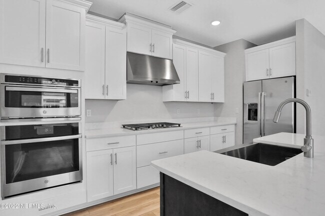 Building Photo - 351 Millenia Dr