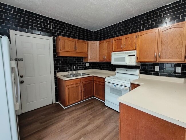 Building Photo - Ask about our Rent to own option