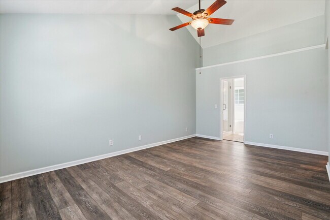 Building Photo - "Exquisite 4-Bed Sanctuary with Cozy Fireplace & Spacious 2,204 Square Foot Layout on Willoughby ...