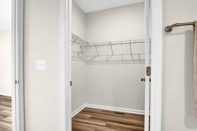 Building Photo - Spacious 3 Bedroom 3.5 Bath Townhome with Finished Basement & First-Floor Suite Near I-64