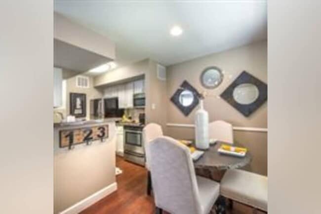 Building Photo - 2 Bedroom in Dallas, TX 75248