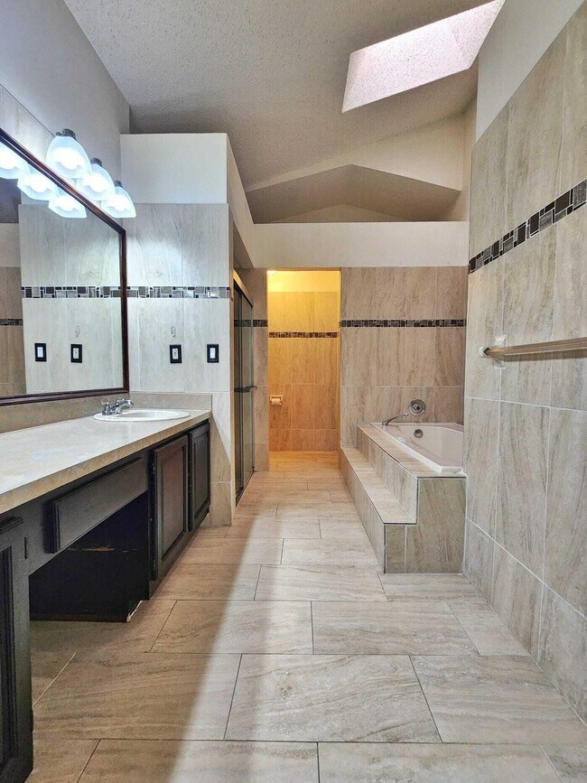 Building Photo - 7705 Forest Green Ln