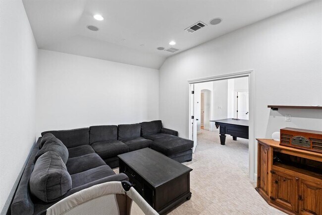 Building Photo - 174 Jayne Cove