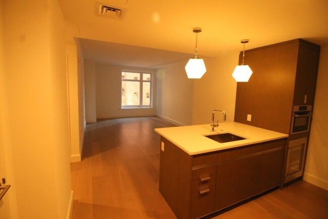 Building Photo - 100 Lovejoy Pl