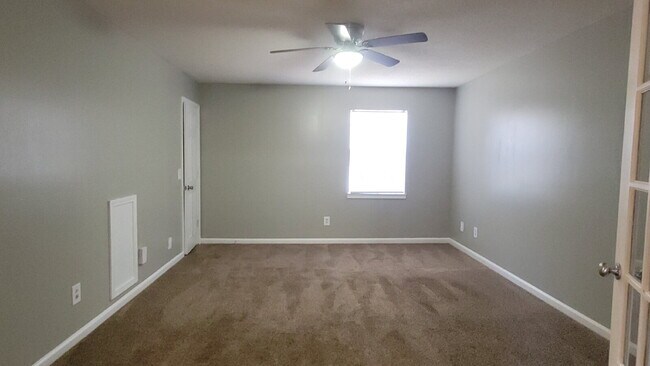 Building Photo - 4421 Bonnell Dr