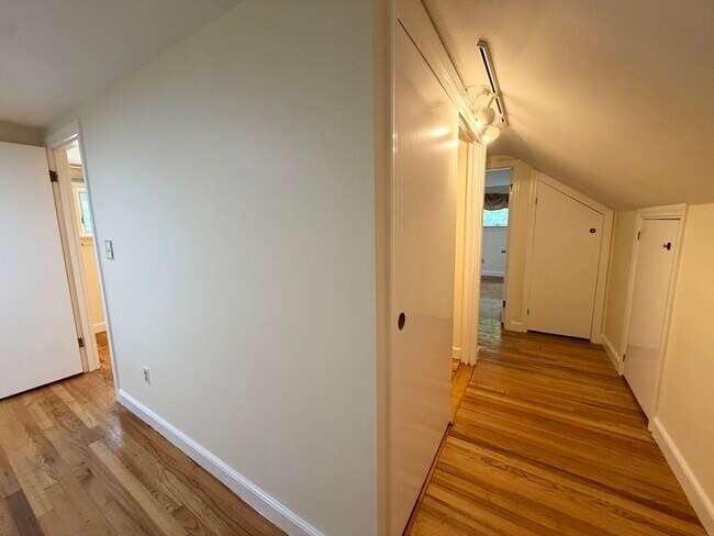 Building Photo - 487 Lowell Ave