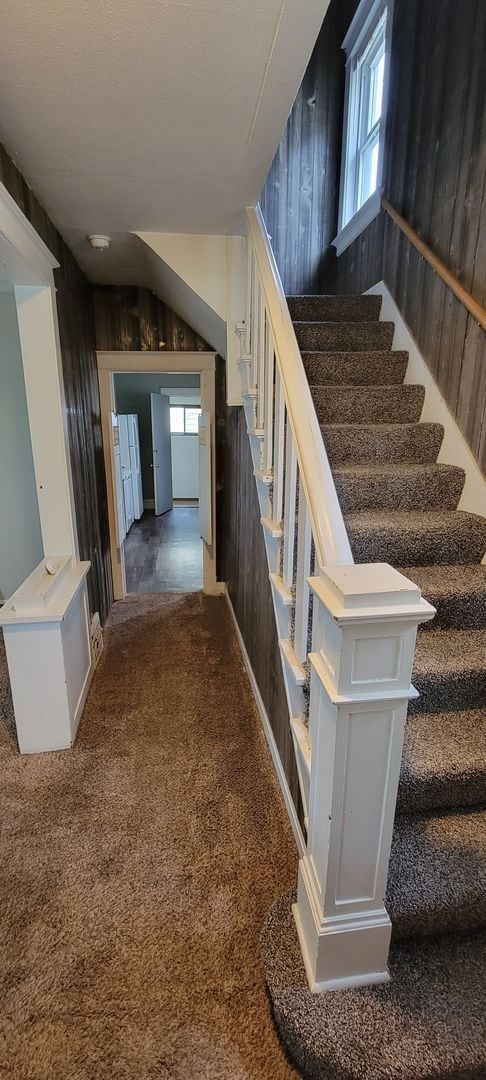 Building Photo - AVAILABLE JUNE - 4 Bed 1 Bath Located In East Hillside