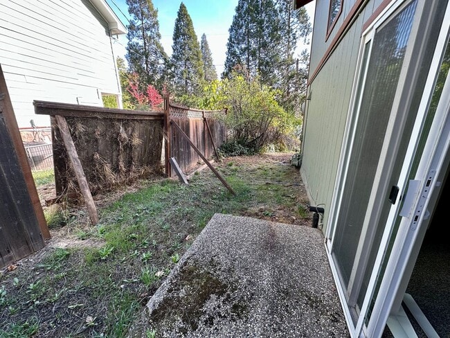 Building Photo - 2 Bedroom 2 Bathroom 2 Story House Walking...