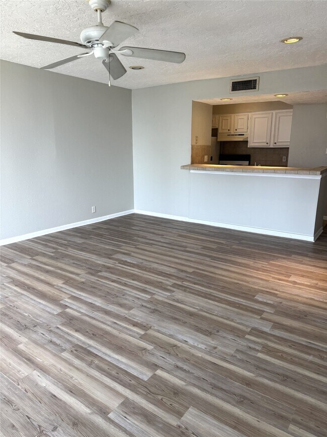 Building Photo - 12500 Melville Dr