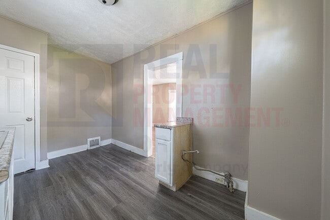 Building Photo - 3643 W 39th St