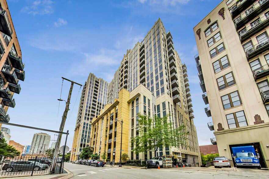 Primary Photo - 720 N Larrabee St