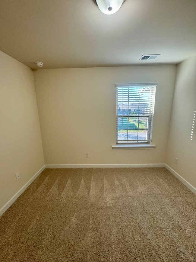 Building Photo - Beautiful Well Maintained Townhouse in Berewick